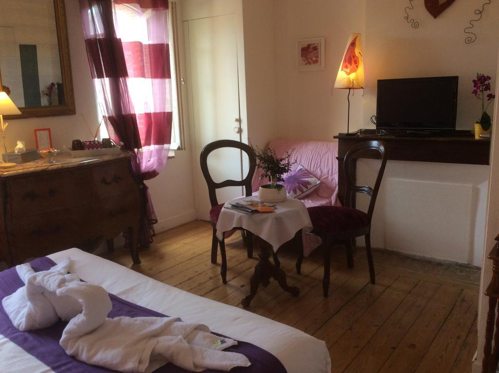 Chambre D'Hotes "Le Village" Villenouvelle Eksteriør billede