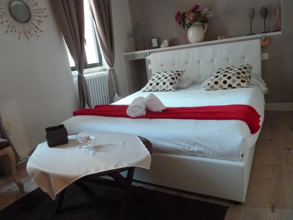 Chambre D'Hotes "Le Village" Villenouvelle Eksteriør billede